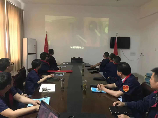 第二建筑工程事業(yè)部召開“強(qiáng)化意識(shí)、防控風(fēng)險(xiǎn)”動(dòng)員會(huì)