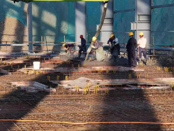 金磊項(xiàng)目篩分間4米平臺混凝土順利澆筑完成  金磊項(xiàng)目篩分間4米平臺混凝土順利澆筑完成