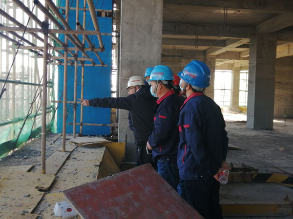 公司高管帶隊觀摩標(biāo)準(zhǔn)化工地 公司高管帶隊觀摩標(biāo)準(zhǔn)化工地