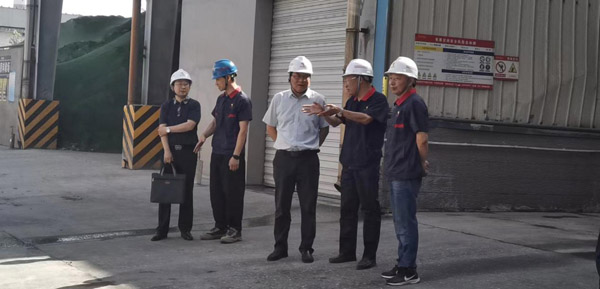 集團(tuán)公司黨委委員、股份公司黨委書記、總經(jīng)理蔣培進(jìn)到建材公司調(diào)研