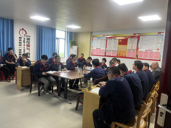 王伍升到建材研究室、建材公司調(diào)研